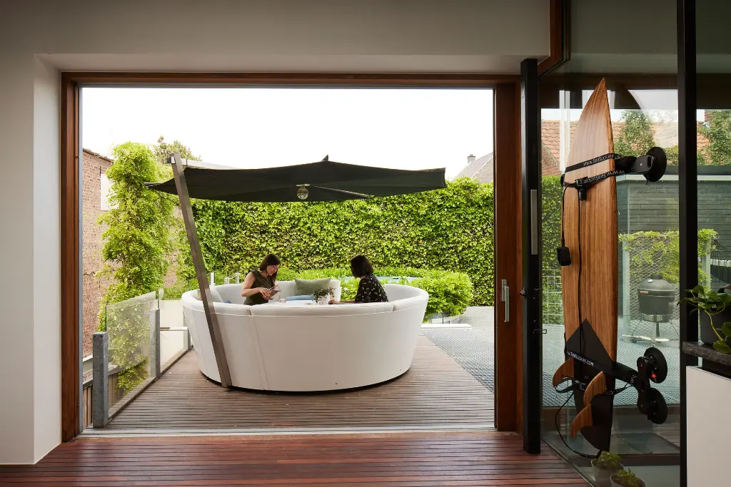 Extremis_Kosmos-8-seater_WithKosmosShade_RSL-house-34.webp
