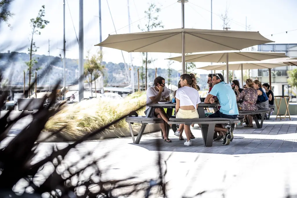 Extremis_Inumbra_Camping-Mar-Marina-Vela-Barcelona-6.webp